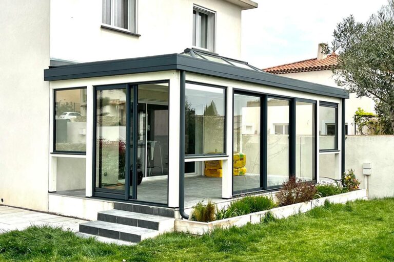 Extension de maison à Coudoux, modèle Alizé toit plat, réalisée par Vie & Véranda Salon de Provence