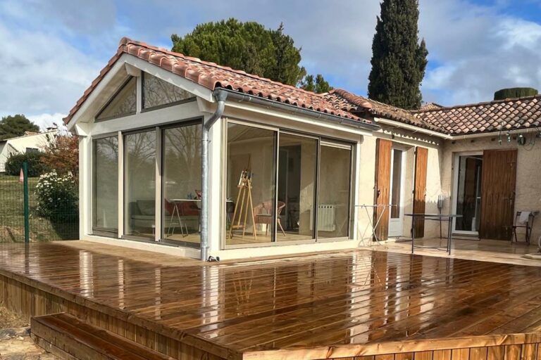 Extension de maison à Puyricard - Gamme Azur deux pans, réalisée par Vie & Véranda Salon de Provence