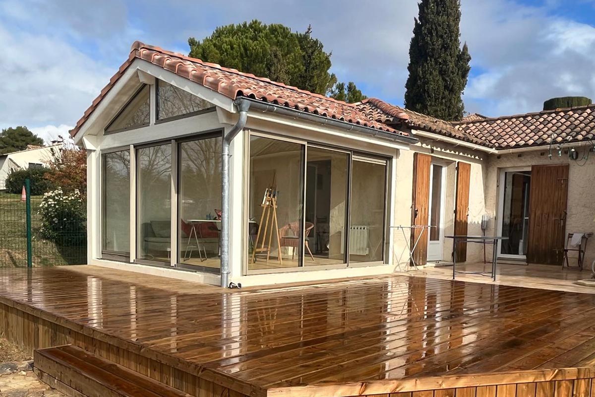 Extension de maison à Puyricard - Gamme Azur deux pans, réalisée par Vie & Véranda Salon de Provence