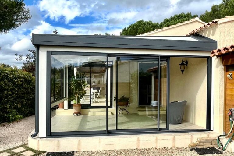 Extension de maison à Salon de Provence - Gamme Alizé toit plat, réalisée par Vie & Véranda Salon de Provence