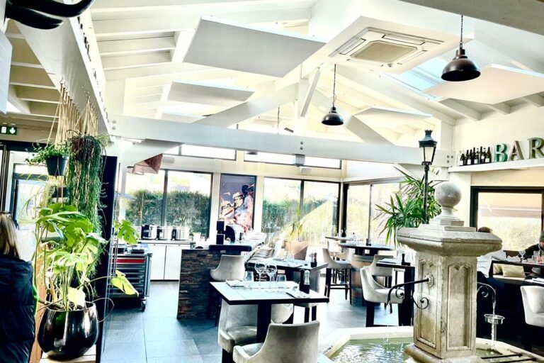 Extension de restaurant à Ventabren, réalisée par Vie & Véranda Salon de Provence