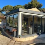 Véranda à Salon de Provence, aménagée en jardin d'hiver, Gamme Alizé 1 pan, réalisée par Vie & Véranda Salon de Provence